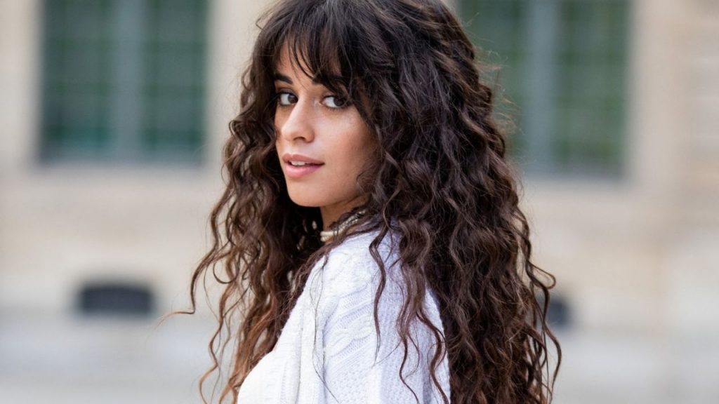 Así luce Camila Cabello con su nuevo look, al estilo Victoria Beckham