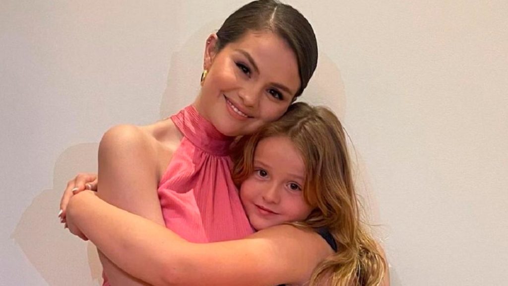 Selena Gómez comparte conmovedor momento con su hermana en concierto de Olivia Rodrigo