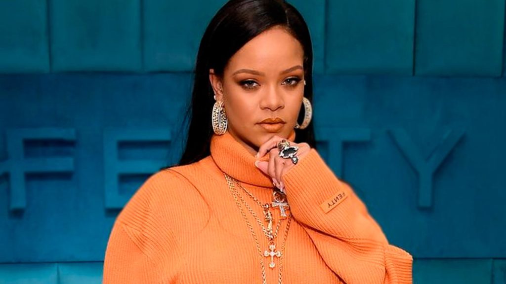 Rihanna da cátedra de sencillez con empleados de restaurante