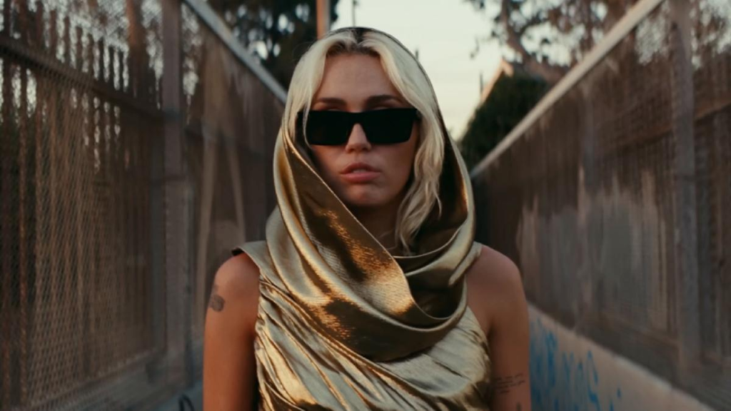 Miley le regala una canción a Liam Hemsworth por su cumpleaños