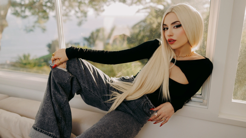 Ava Max lanza 'Diamonds & Dancefloors' y deja atrás el "AvaCut"