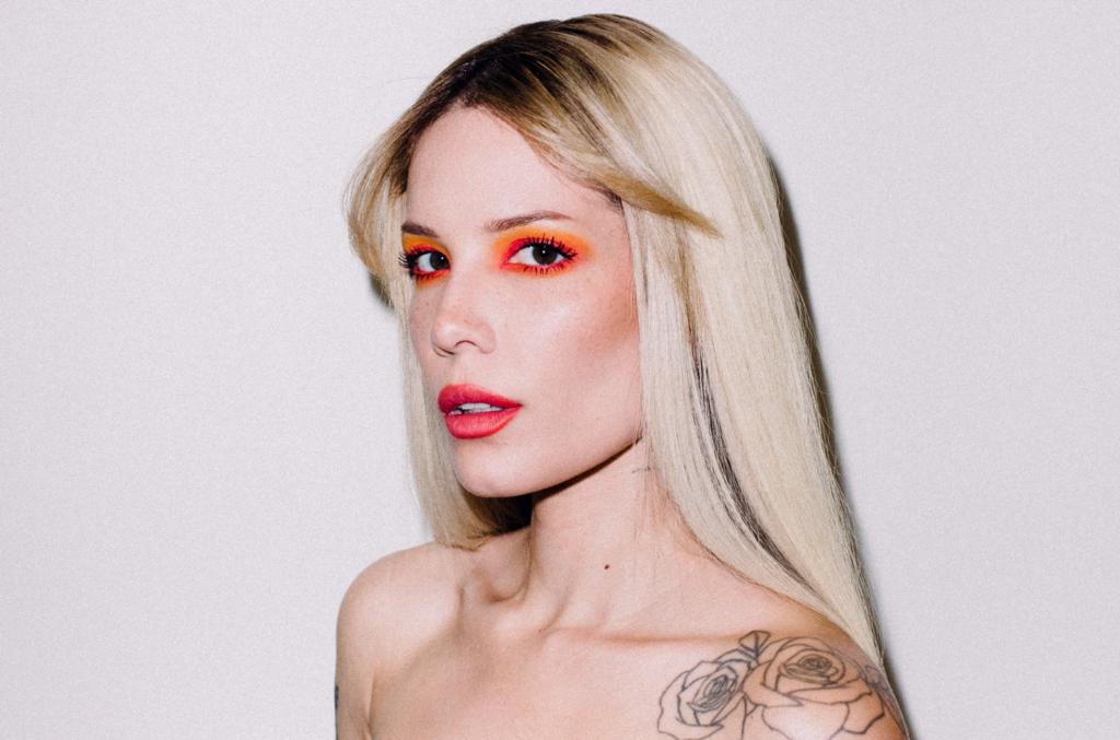 Halsey firma con Columbia Records