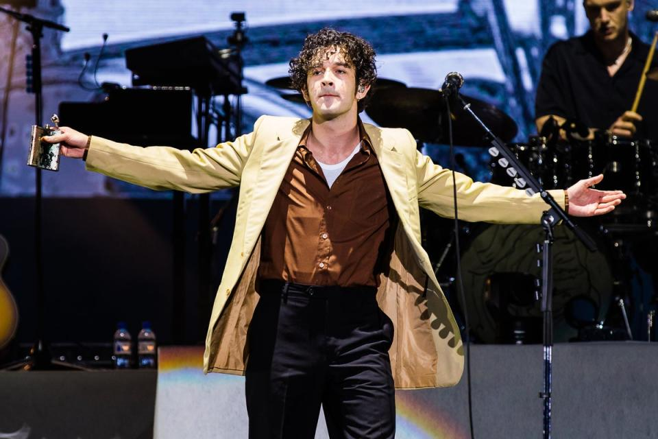 Matty Healy responde a las controversias por su show