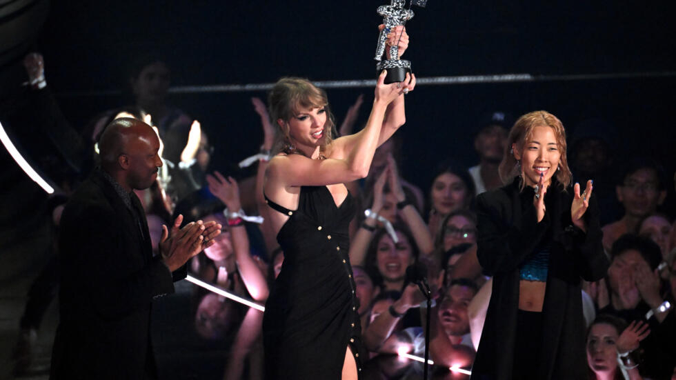 Taylor Swift arrasa en los VMA 2023