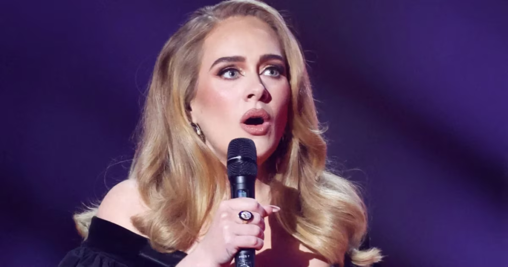Adele se conmueve por la historia detrás del pequeño muñeco