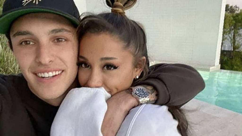 Ariana Grande le pagará a Dalton Gomez 1.2 millones USD
