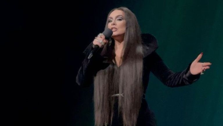 Adele se hizo pelinegra