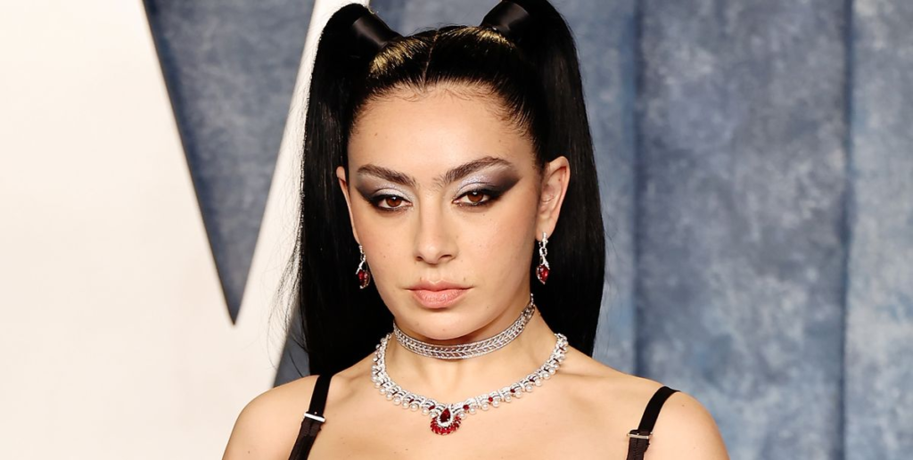 Charli XCX estrenará su nuevo álbum en verano