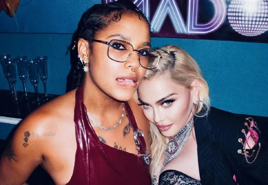 Madonna se besa a Tokischa en pleno concierto