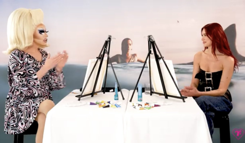 Dua Lipa y Trixie Mattel en un desafío de pintura