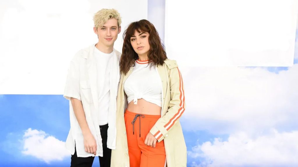 Charli XCX y Troye Silvan se van de gira juntos