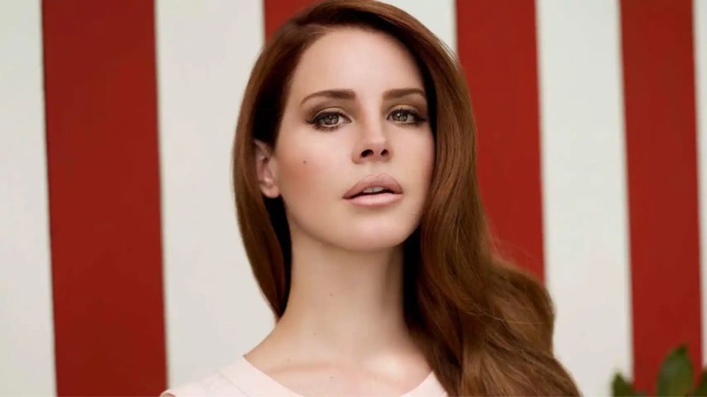 Lana Del Rey crítica a su ex manager por irse antes de Coachella