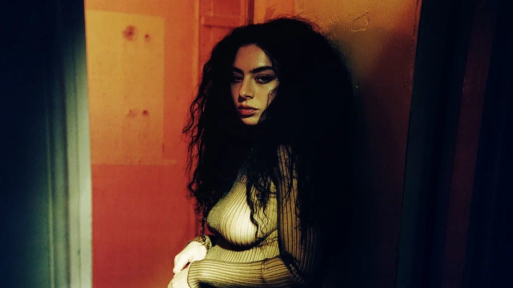 Charli XCX aclara la participación de Dua Lipa en su remix