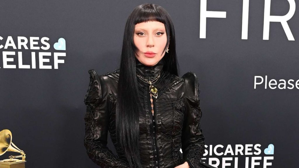Lady Gaga sorprende en los Grammys 2025