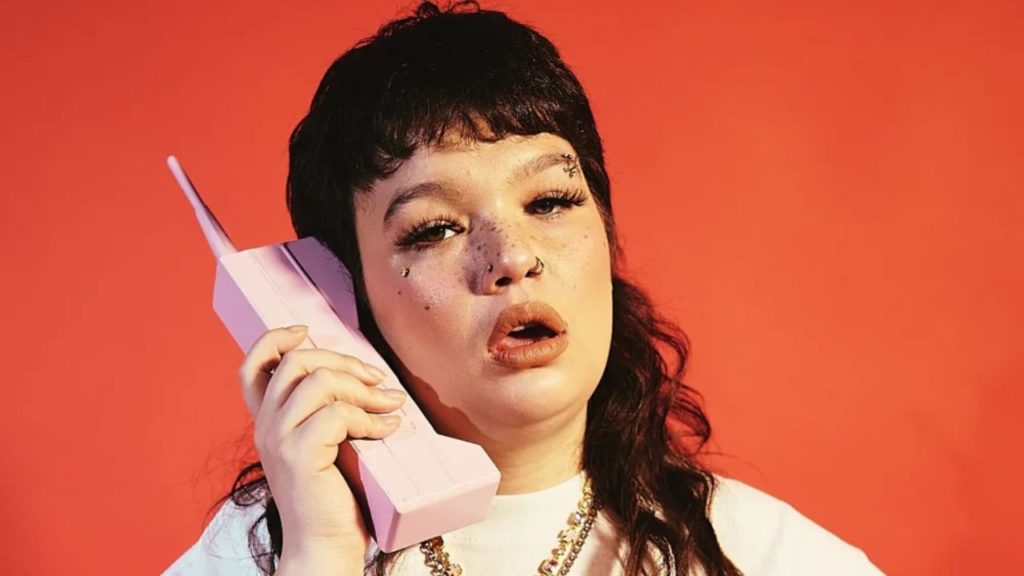 Lola Young arrasa con 'Messy'