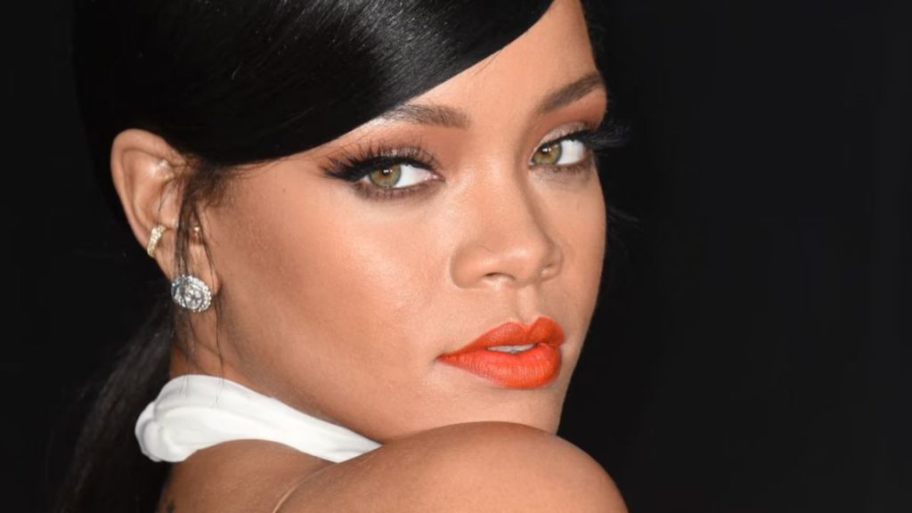 ¡Rihanna sorprende al mundo en los 'Los Pitufos'!