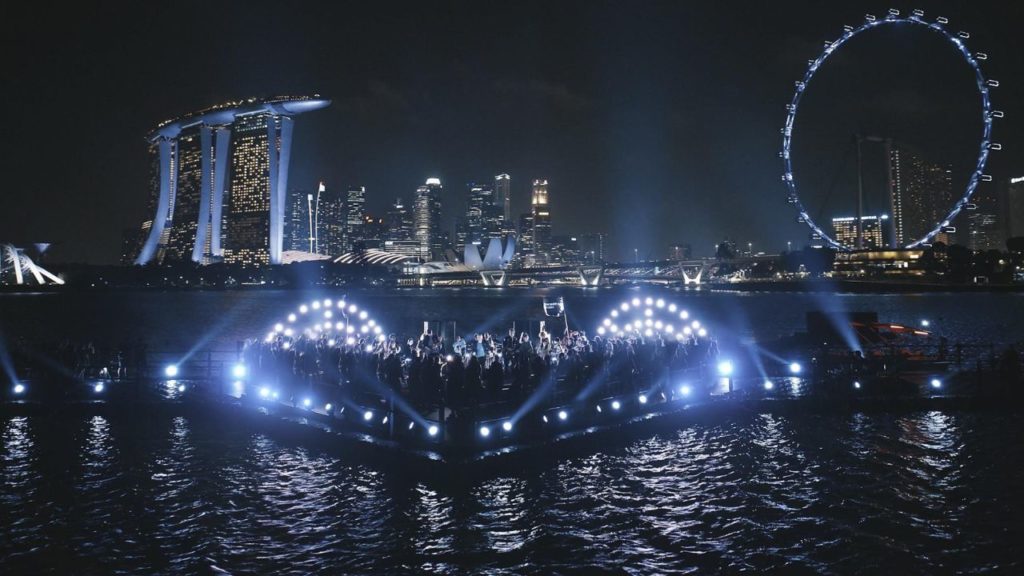 Coldplay nos lleva a la luna en su nuevo video