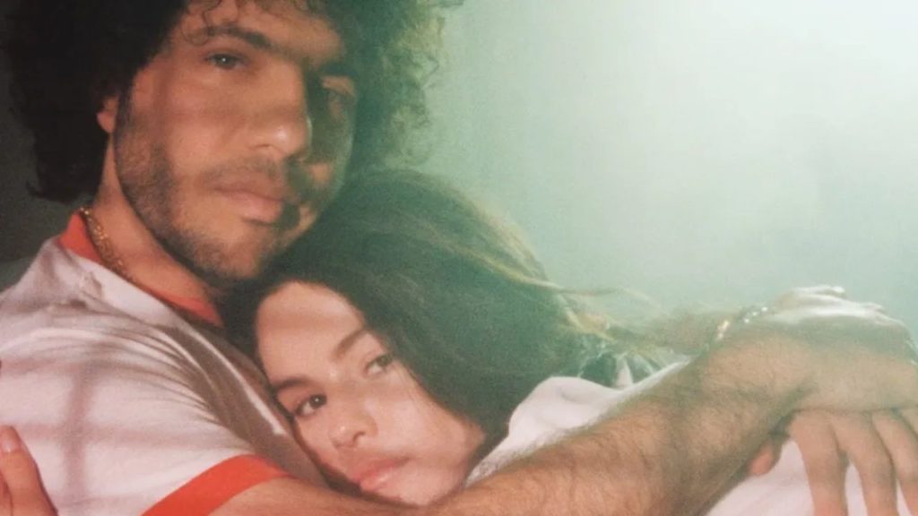 Selena Gomez anuncia su primer álbum junto a Benny Blanco