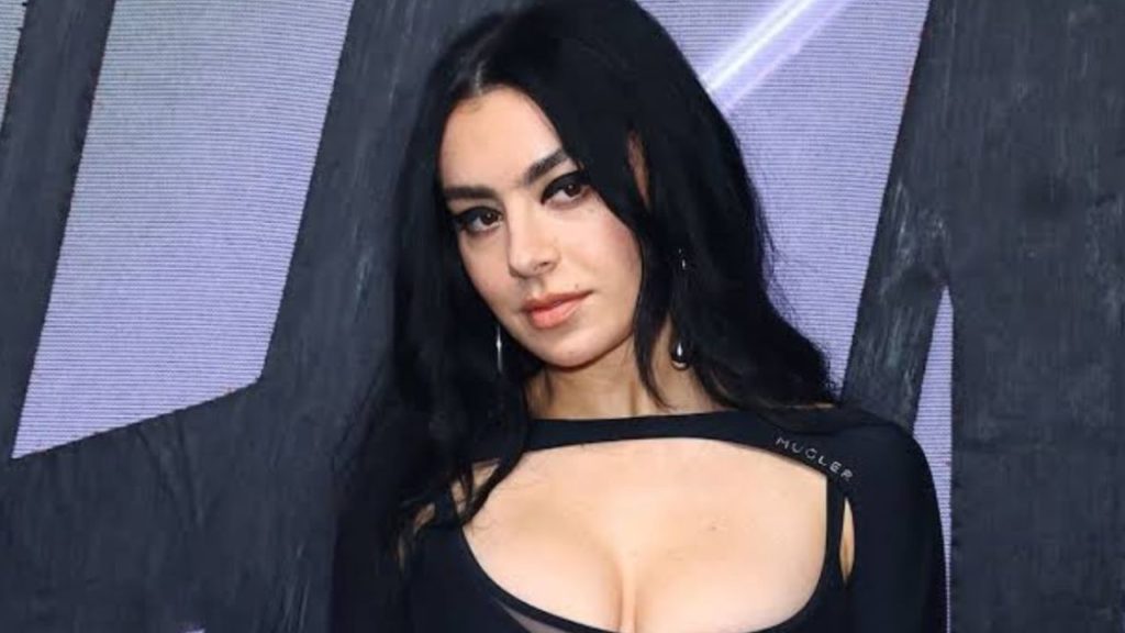 Charli XCX hace historia en los Brit Awards 2025