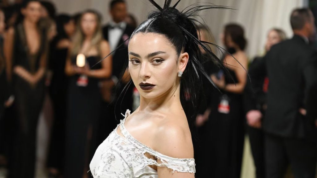 Charli XCX da el salto a la actuación en Prime Video