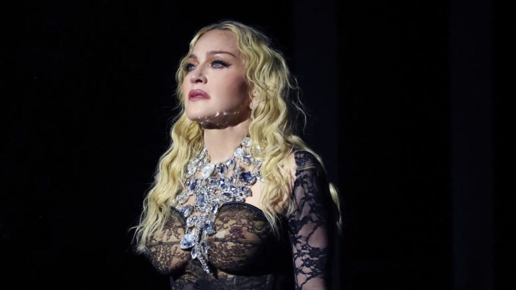 Madonna impacta con lujosos accesorios dentales