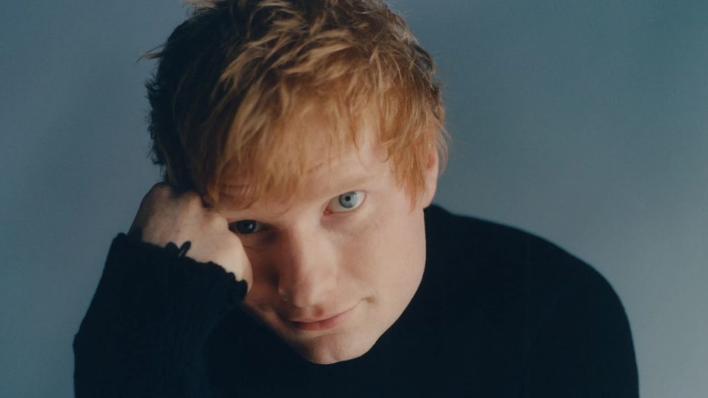 Ed Sheeran vuelve a enamorar con "Azizam"