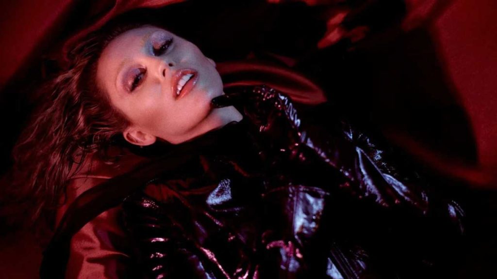 Miley Cyrus apuesta por una experiencia artística total con su nuevo disco